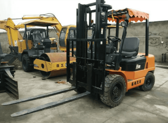 手动液压叉车高低不平怎么处理。